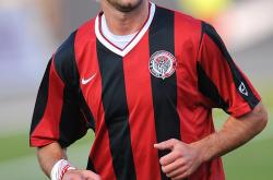 爱游戏体育 -包含赛后本菲卡备战荷甲，单刀错失细节曝光，引发热议，轮换策略成焦点的词条